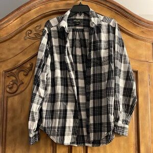 Eddie Bauer Casual Black and White Button Down Shirt